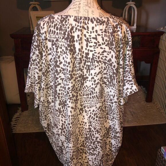 Cute Oversized Top EUC - Picture 2 of 6